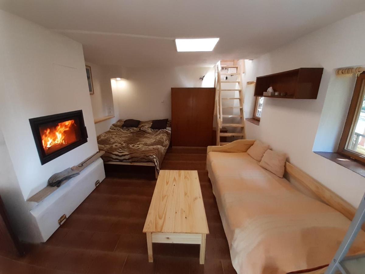 Holiday Home Zajicovi Rabyne Eksteriør billede